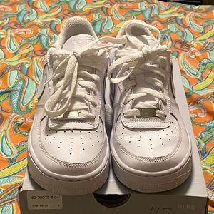 Big kids low top Air Force ones like new size 6